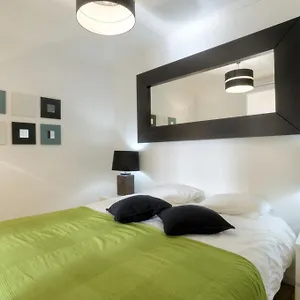 Bmyguest - Castelo Stylish Flat Apartment